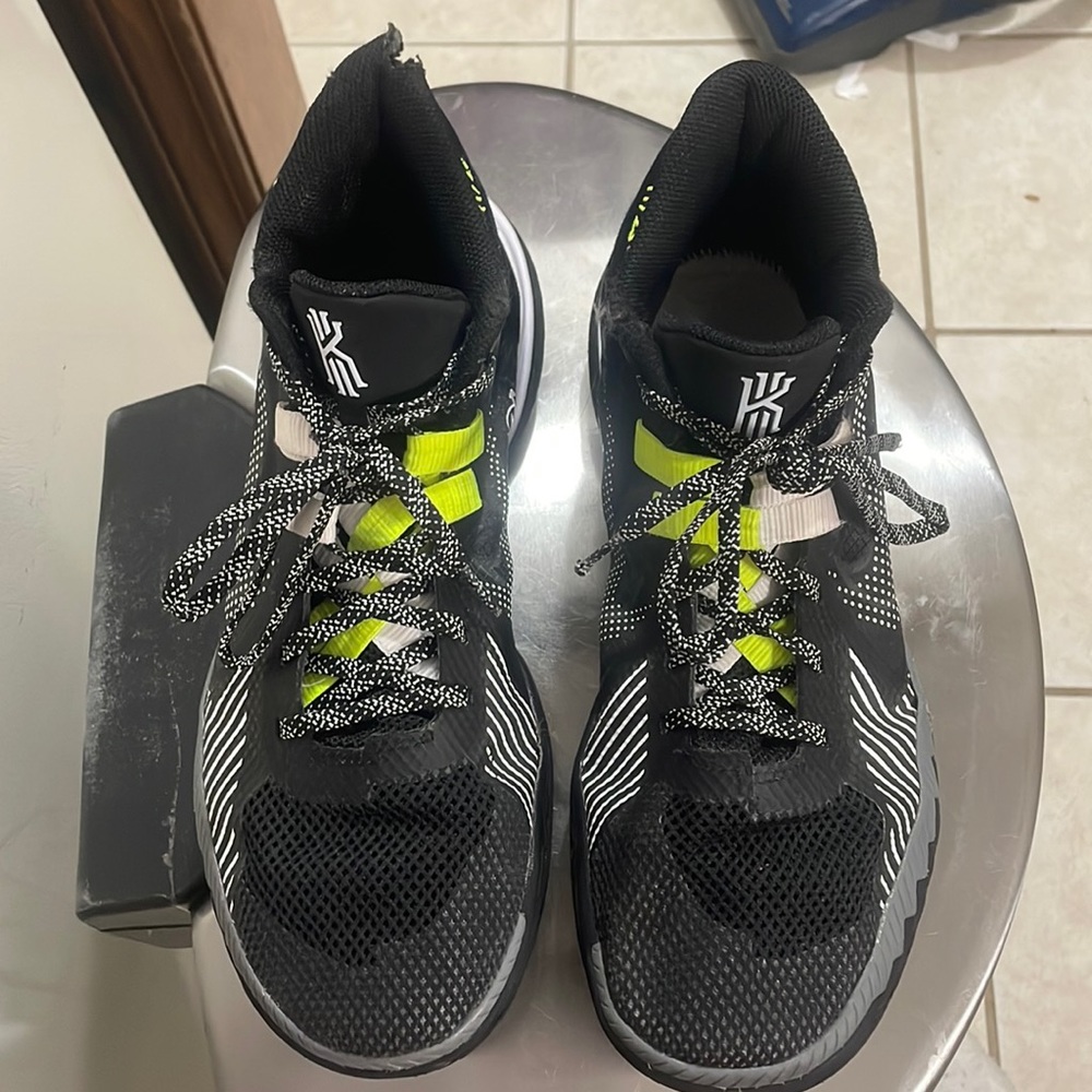 Kyrie Irving, size 10 mens, green and black